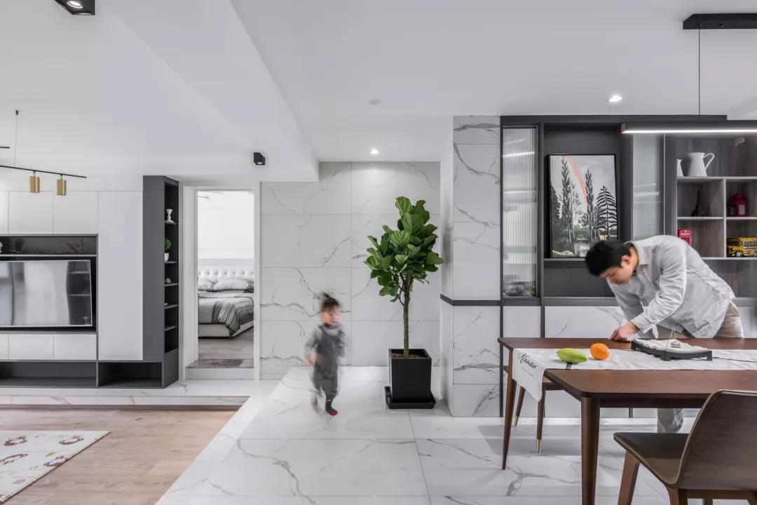 下沉式客廳巧設計，112㎡三居室簡(jiǎn)約
